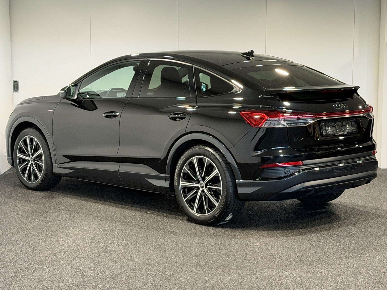 Sort Audi Q4 e-tron fra 2024