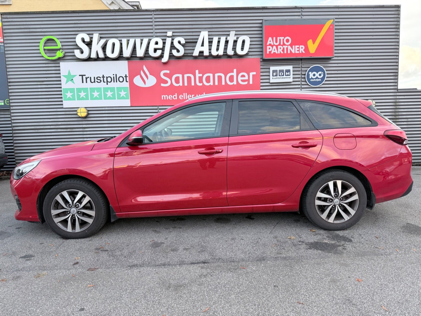 Rød Hyundai i30 fra 2020