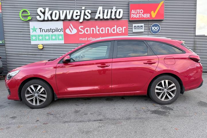 Rød Hyundai i30 fra 2020