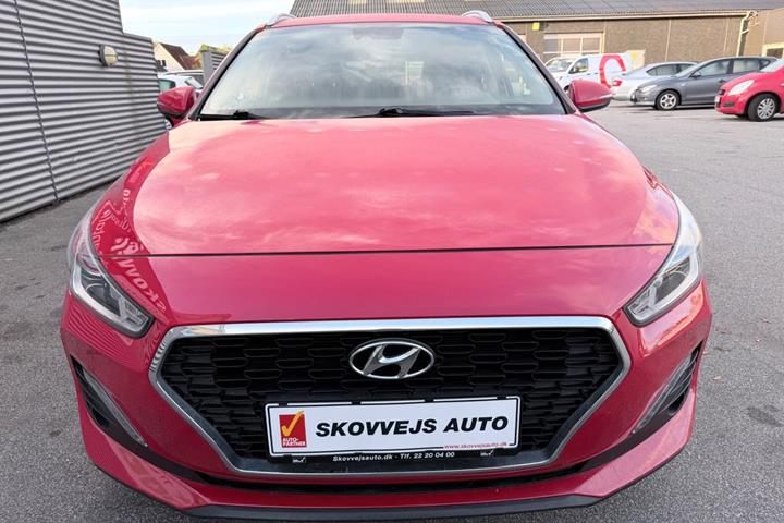Rød Hyundai i30 fra 2020