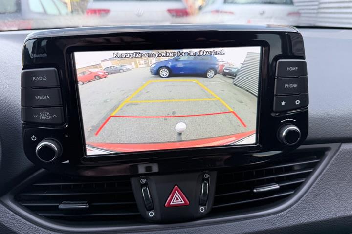 Rød Hyundai i30 fra 2020