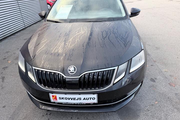 Sort Skoda Octavia fra 2018