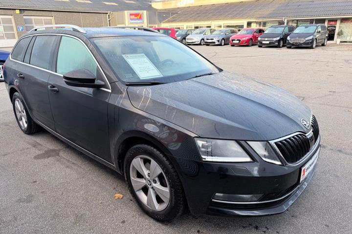 Sort Skoda Octavia fra 2018