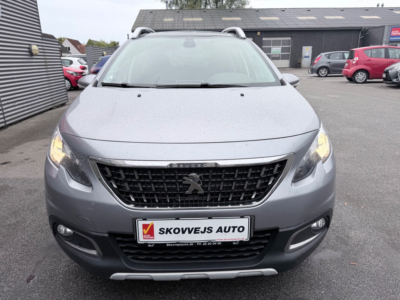 Grå Peugeot 2008 fra 2019