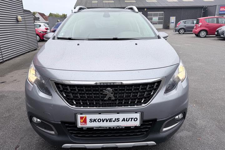Grå Peugeot 2008 fra 2019