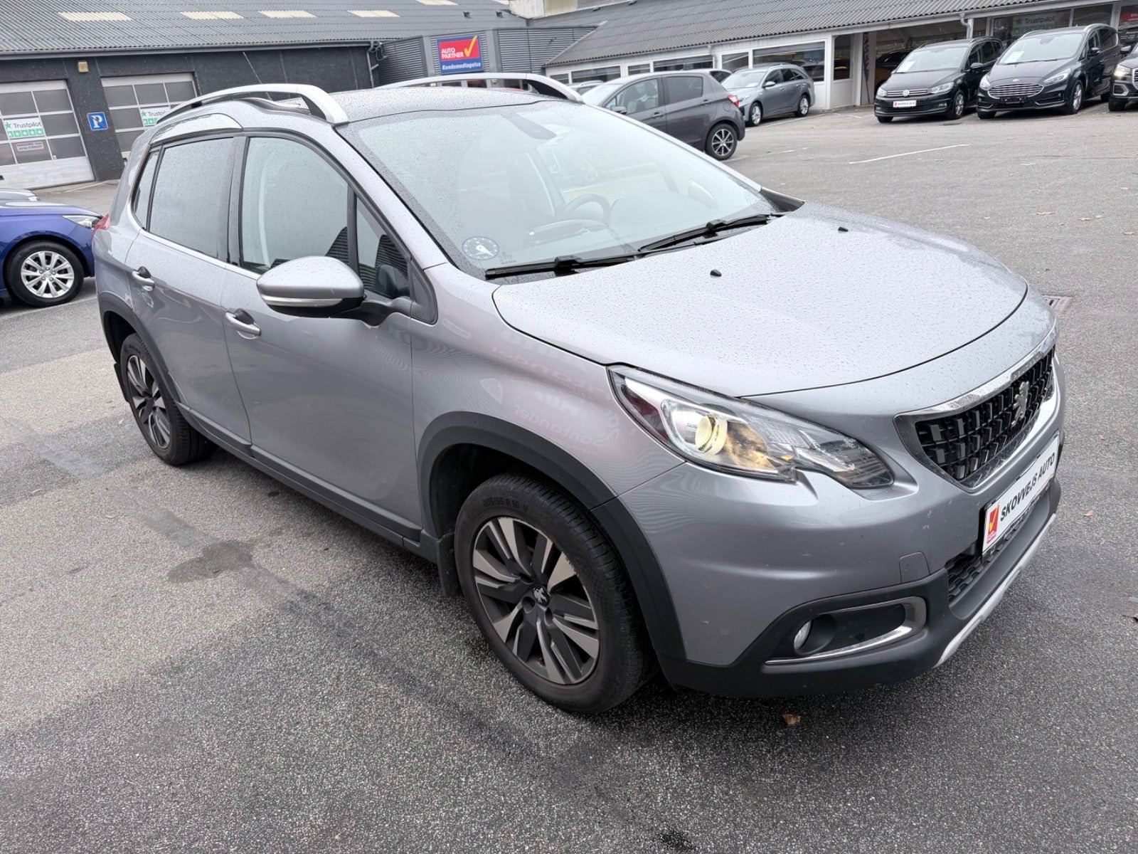 Grå Peugeot 2008 fra 2019