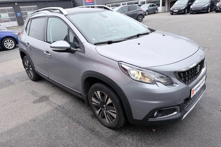 Grå Peugeot 2008 fra 2019
