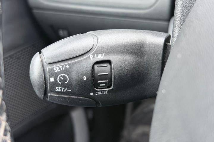 Grå Peugeot 2008 fra 2019