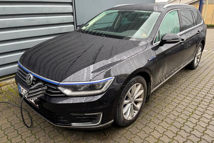 Sort VW Passat fra 2019