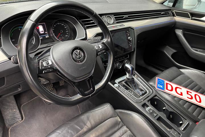 Sort VW Passat fra 2019