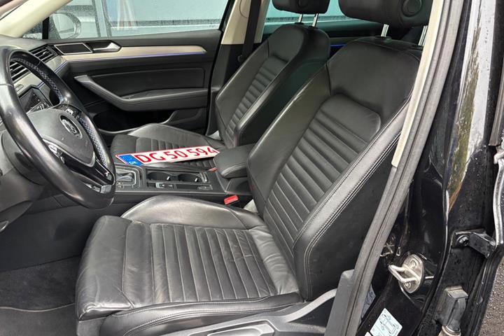 Sort VW Passat fra 2019