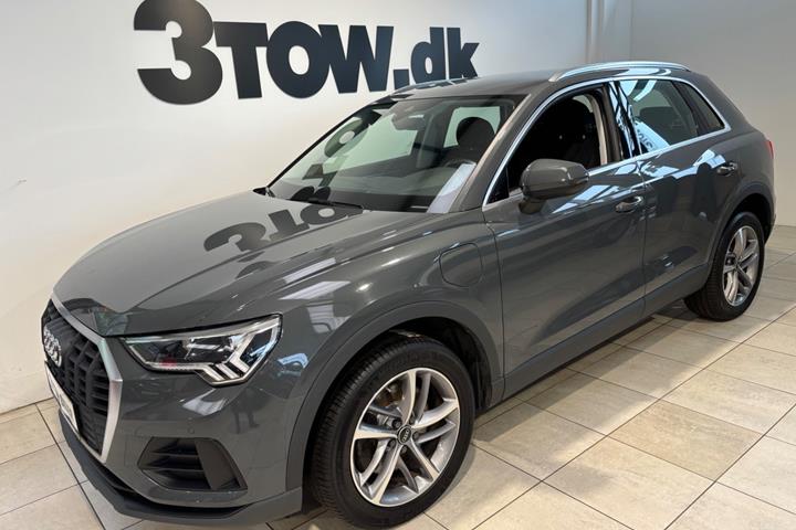 Grå Audi Q3 fra 2021 set udefra