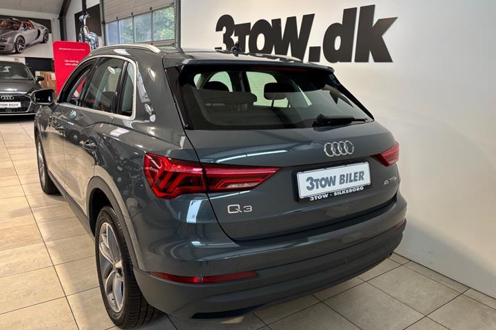 Grå Audi Q3 fra 2021