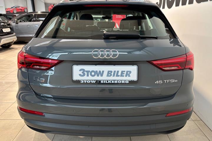 Grå Audi Q3 fra 2021