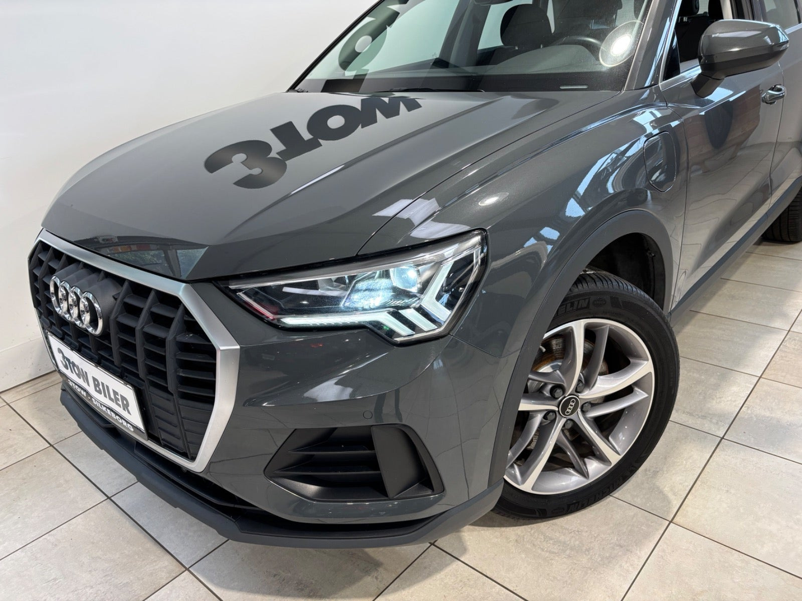Grå Audi Q3 fra 2021