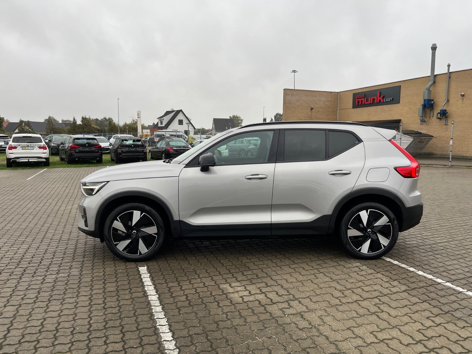 Sølv Volvo XC40 fra 2024