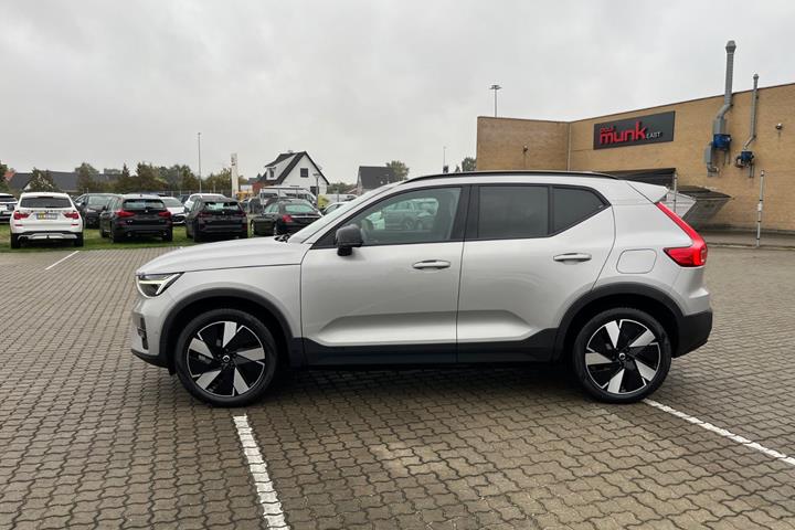 Sølv Volvo XC40 fra 2024