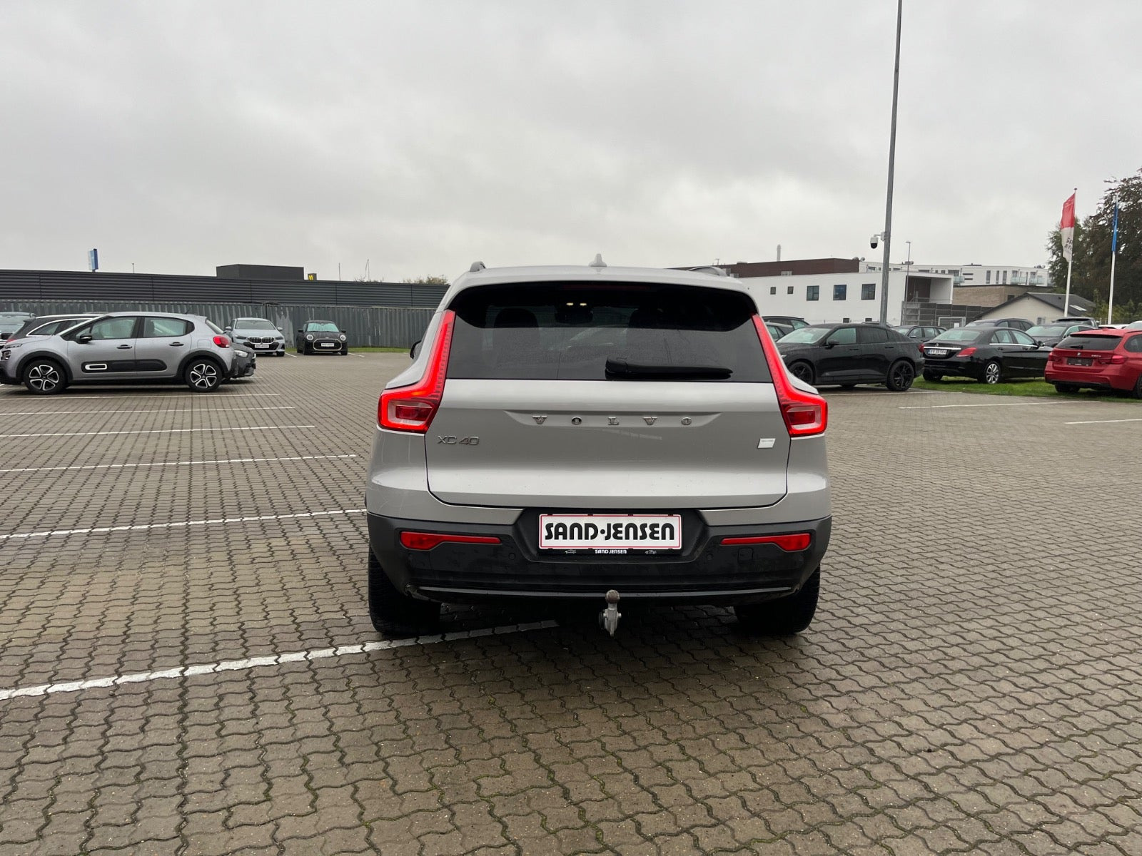 Sølv Volvo XC40 fra 2024