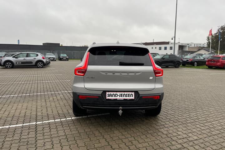Sølv Volvo XC40 fra 2024