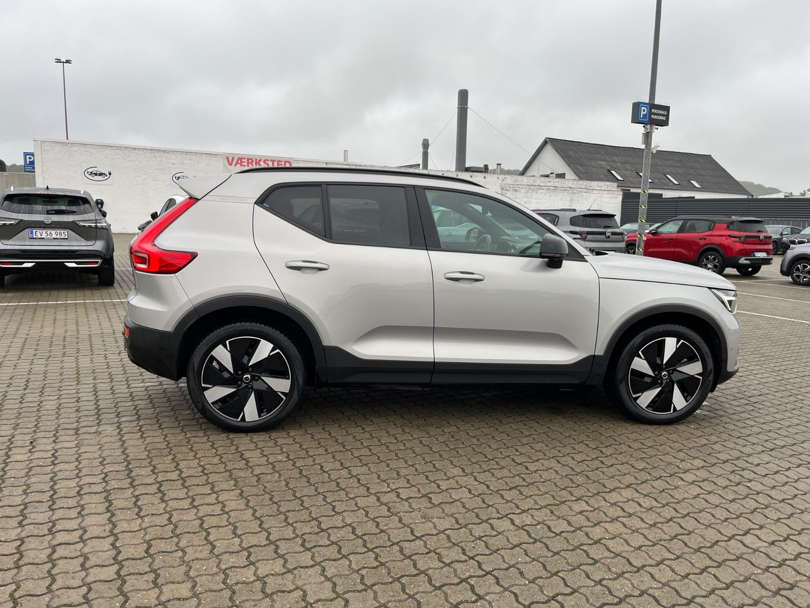 Sølv Volvo XC40 fra 2024