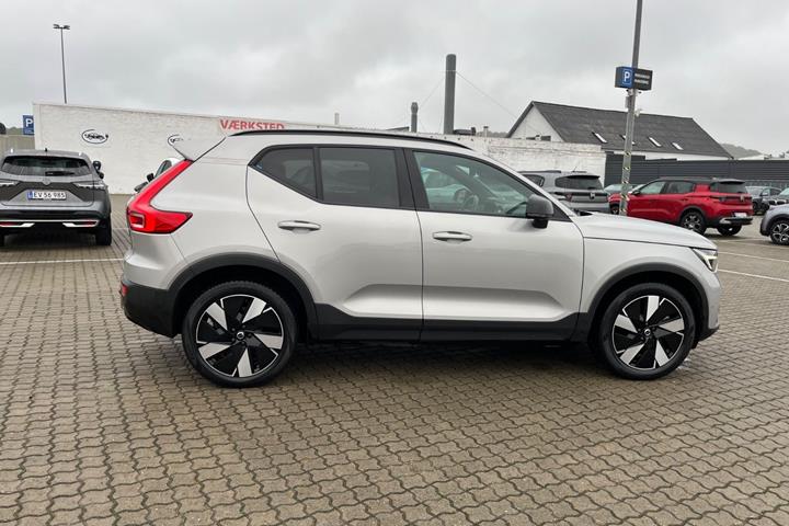 Sølv Volvo XC40 fra 2024