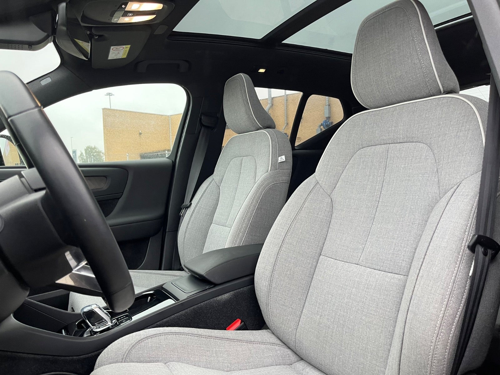 Sølv Volvo XC40 fra 2024
