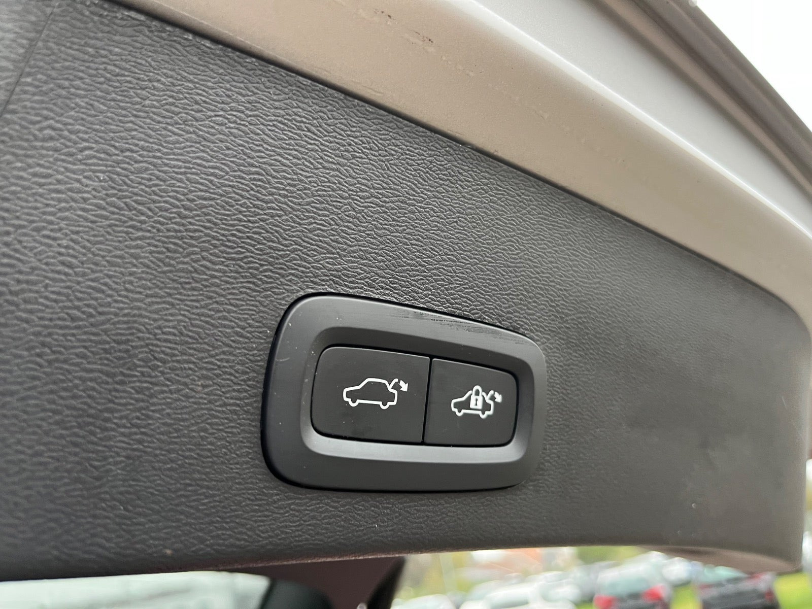 Sølv Volvo XC40 fra 2024