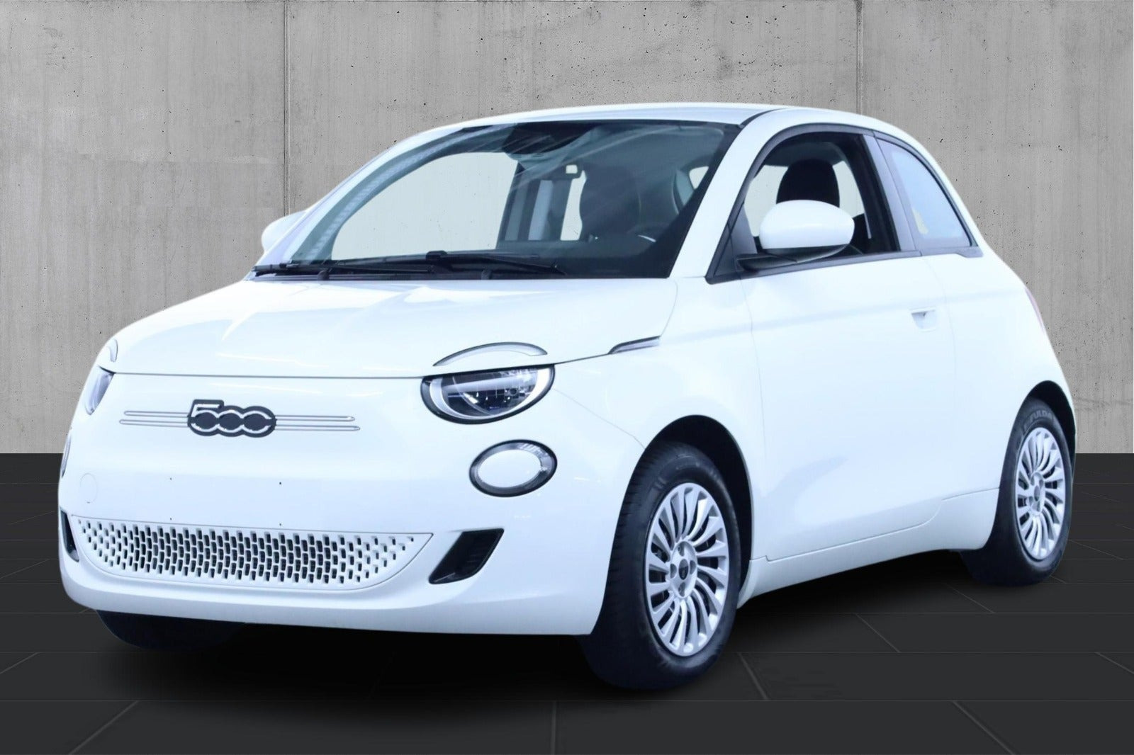 Hvid Fiat 500e fra 2023