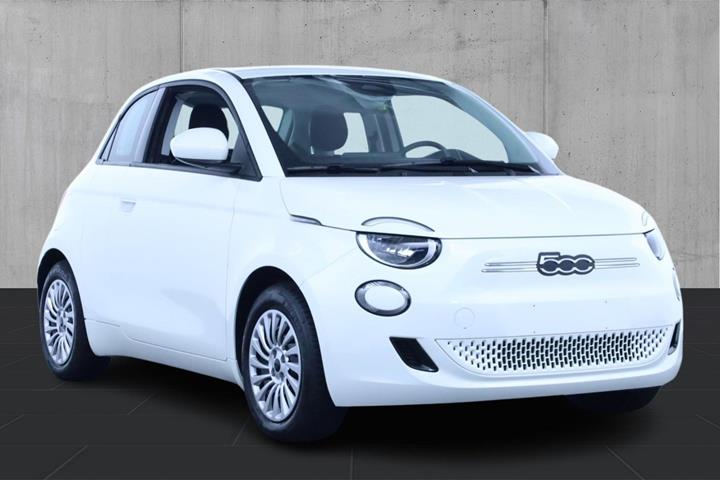 Hvid Fiat 500e fra 2023