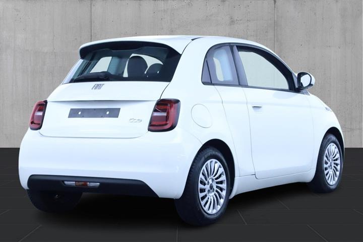 Hvid Fiat 500e fra 2023