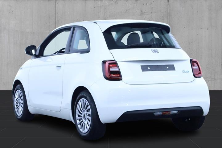 Hvid Fiat 500e fra 2023