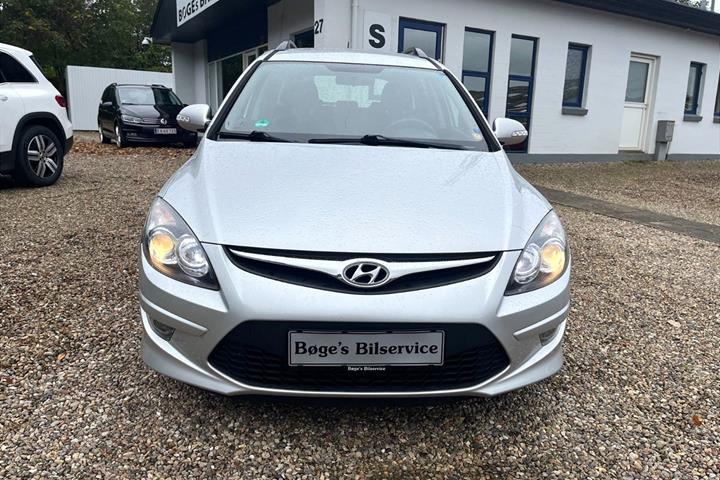 Sølv Hyundai i30 fra 2012