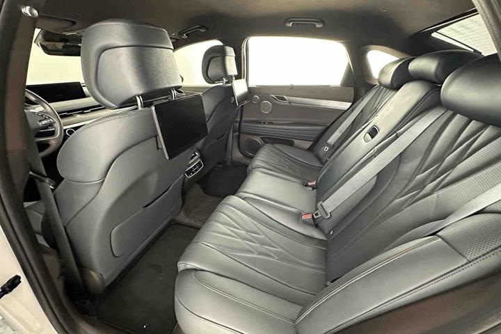 Hvid Genesis G80 fra 2023
