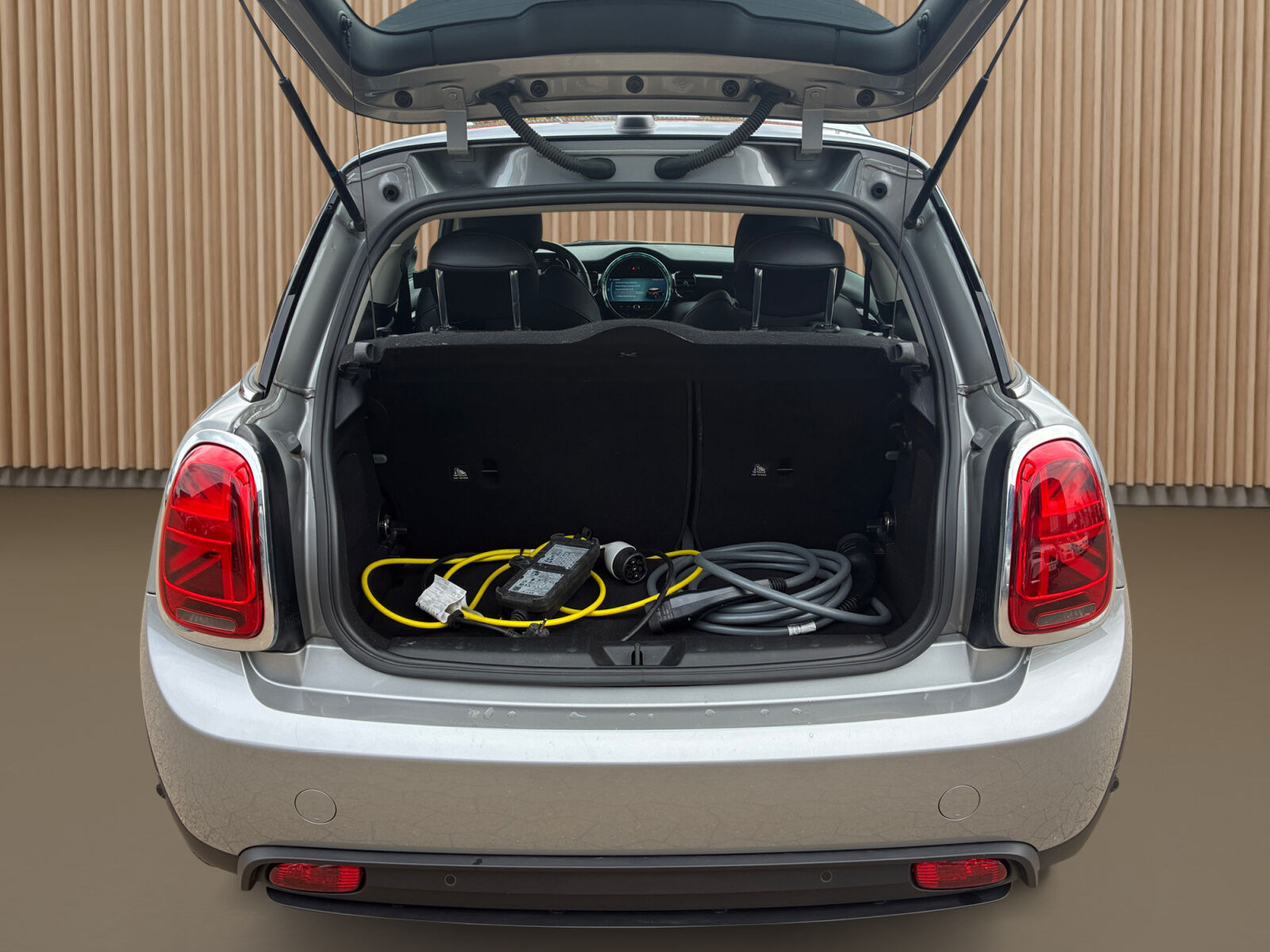 Grå Mini Cooper fra 2023