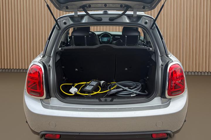 Grå Mini Cooper fra 2023