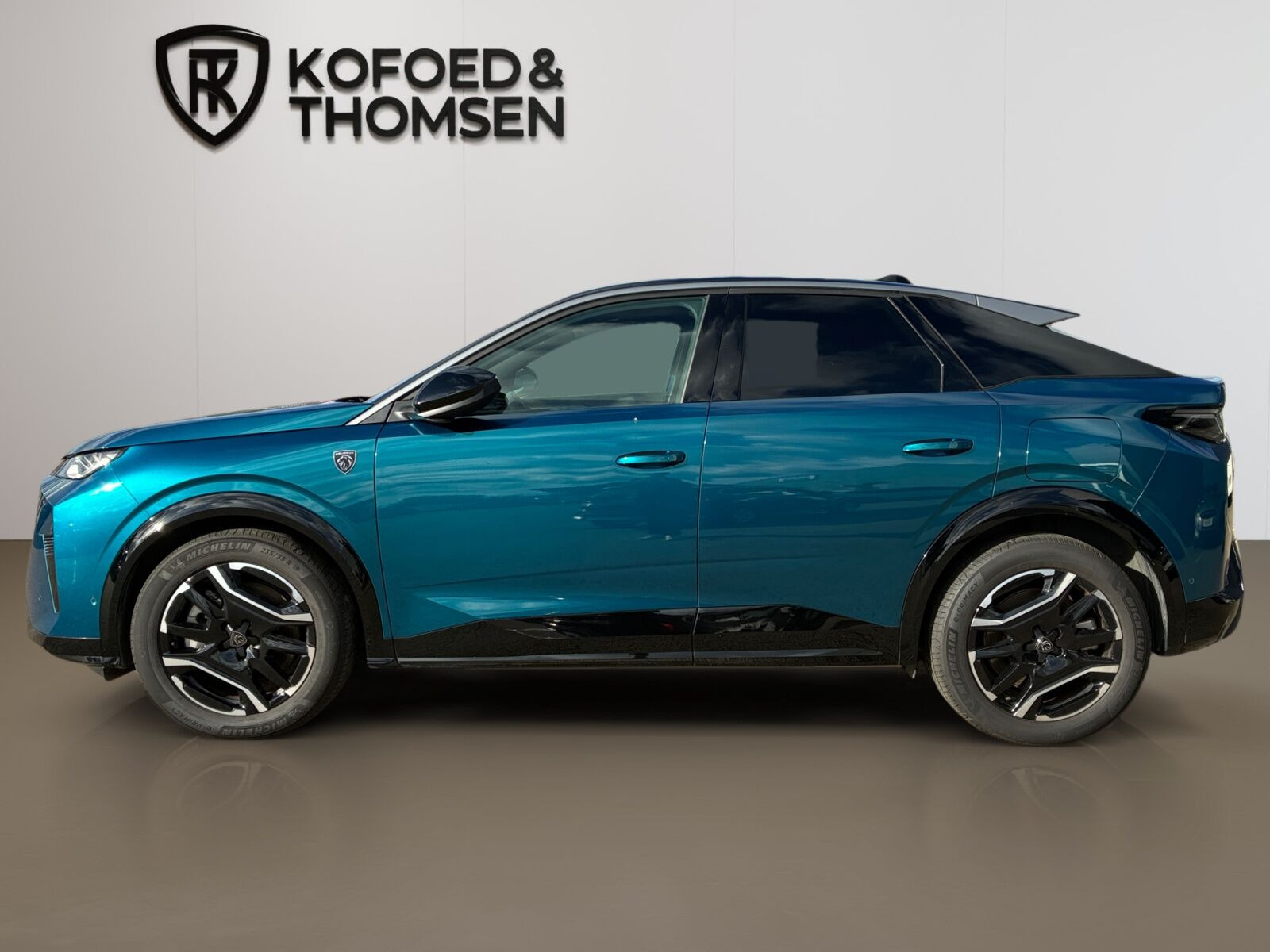 Blå Peugeot e-3008 fra 2025