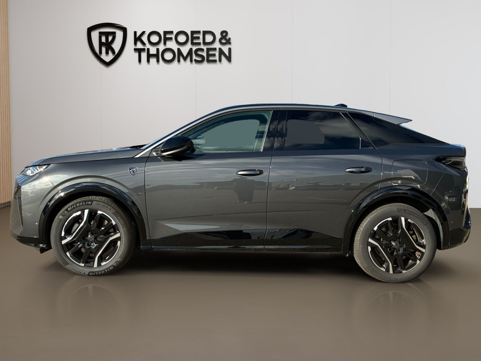 Grå Peugeot e-3008 fra 2025