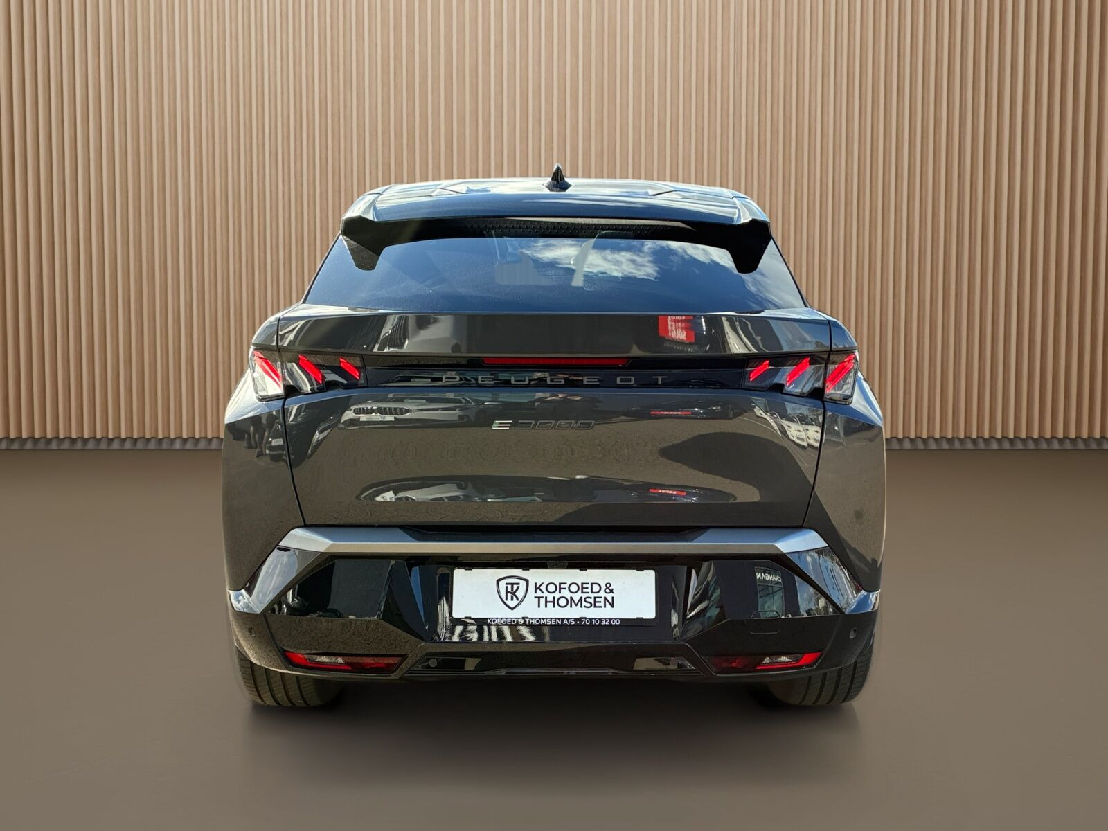 Grå Peugeot e-3008 fra 2025