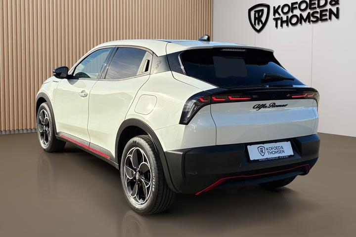 Hvid Alfa Romeo Junior fra 2025