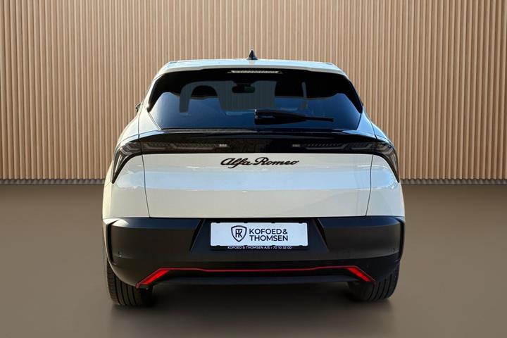 Hvid Alfa Romeo Junior fra 2025