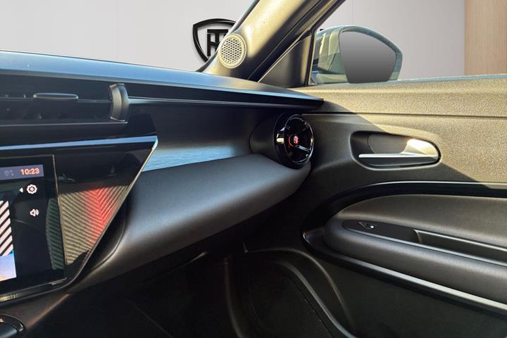 Hvid Alfa Romeo Junior fra 2025