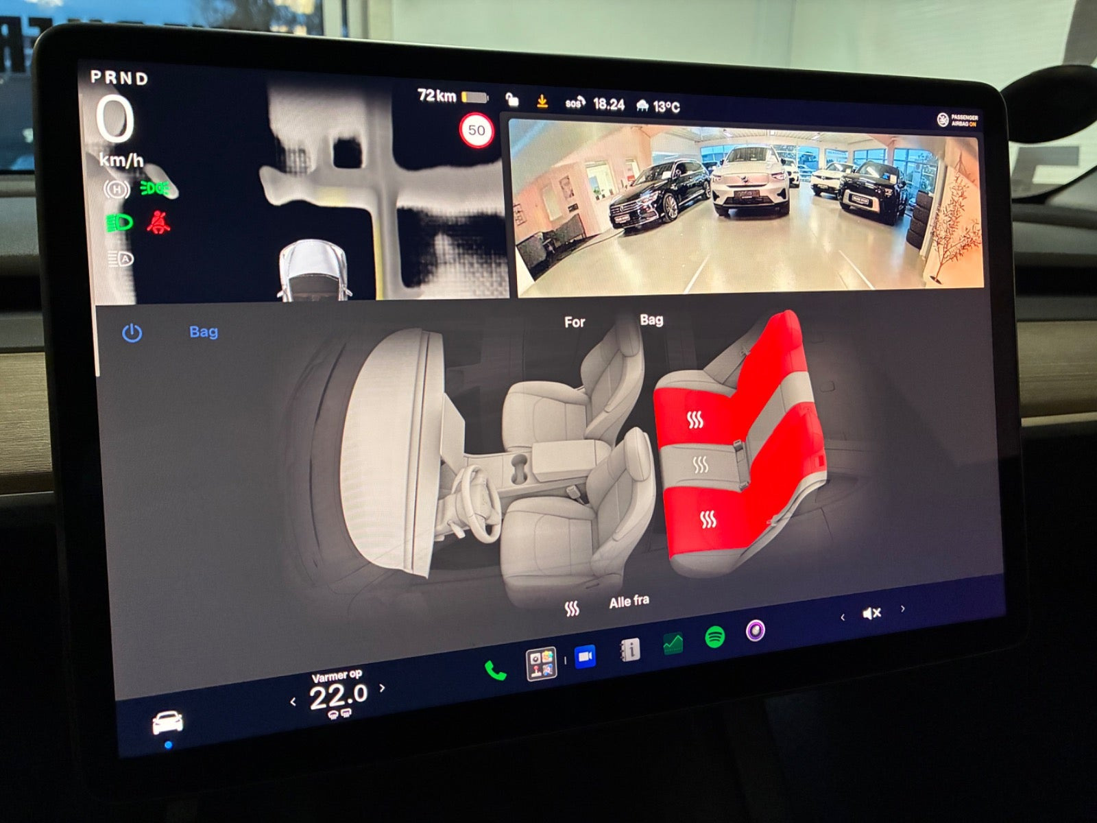 Grå Tesla Model Y fra 2024
