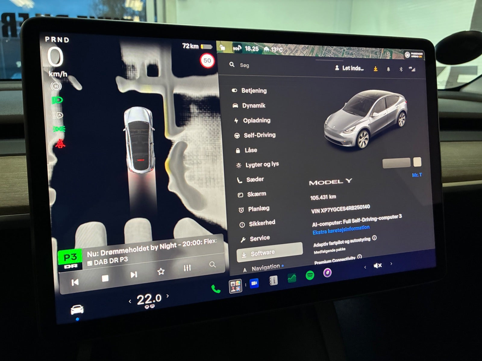 Grå Tesla Model Y fra 2024