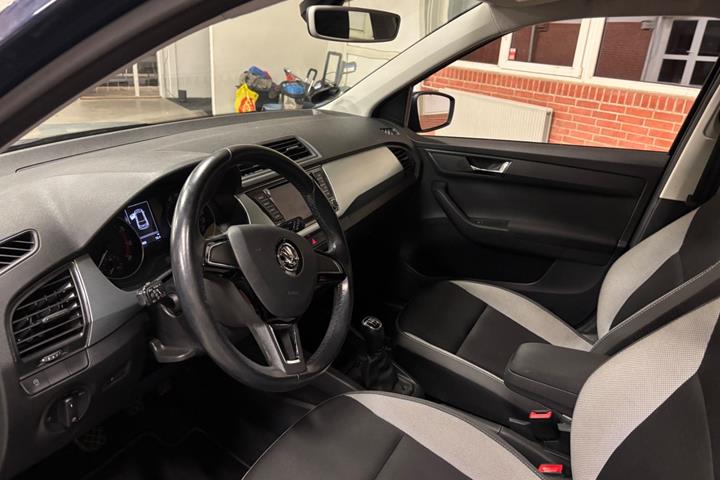 Blå Skoda Fabia fra 2018