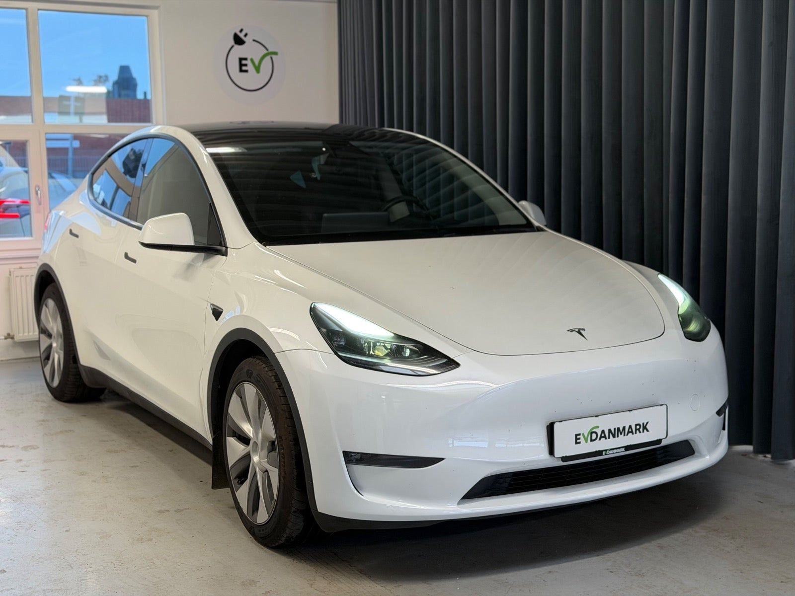 Tesla Model Y Long Range AWD
