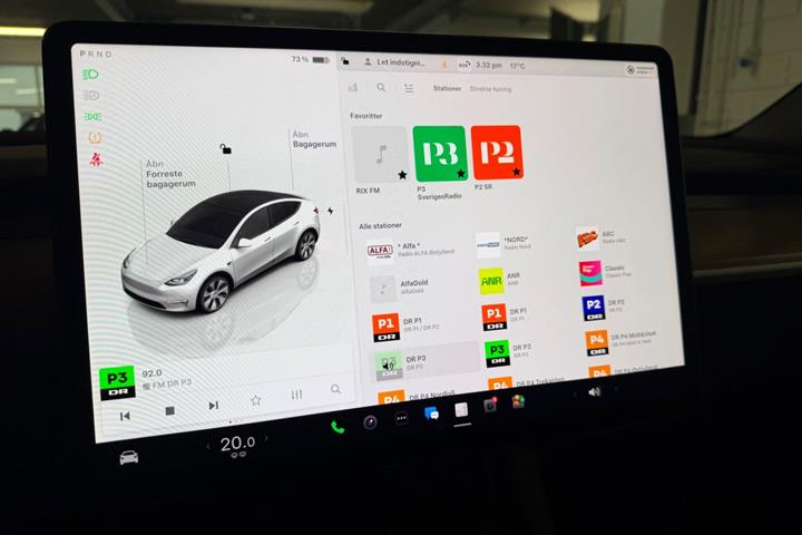 Hvid Tesla Model Y fra 2023