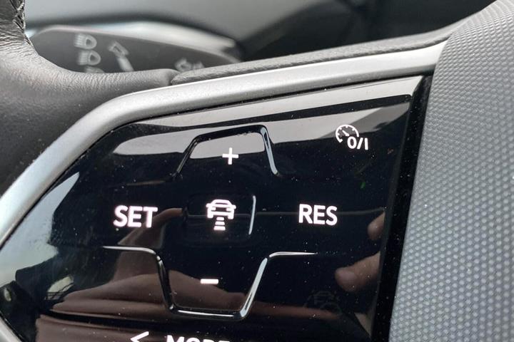 Grå VW ID.4 fra 2023