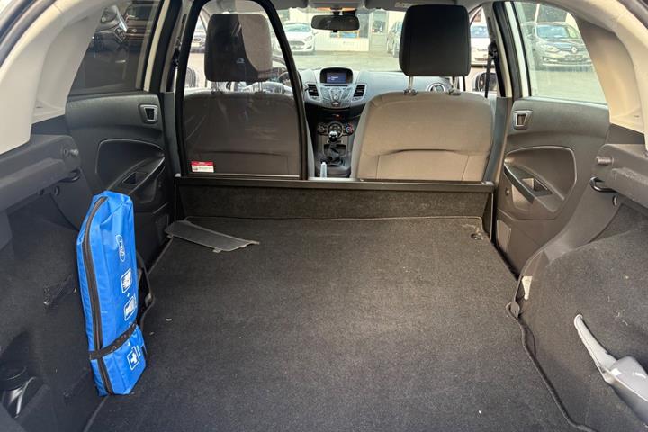 Hvid Ford Fiesta fra 2016
