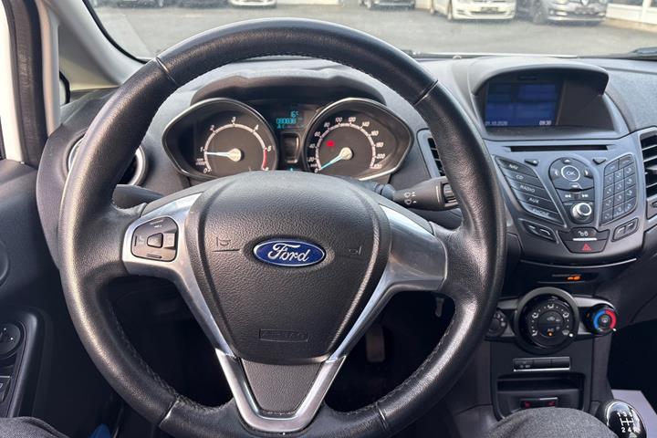 Hvid Ford Fiesta fra 2016
