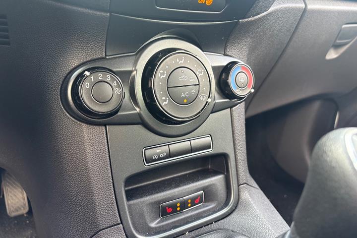 Hvid Ford Fiesta fra 2016